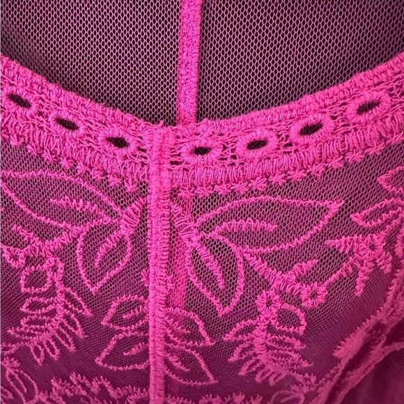 Elegant Pink Lace / embroidered sheer Women's Top 3/4 sleeves size medium - Picture 3 of 5